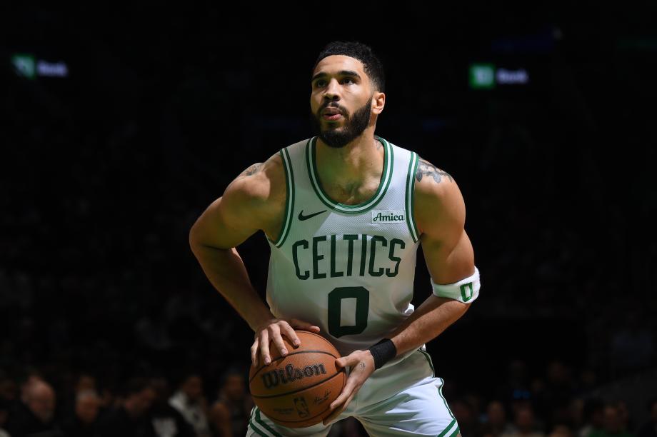 塔图姆32+14文班17+13 绿军主场力克马刺