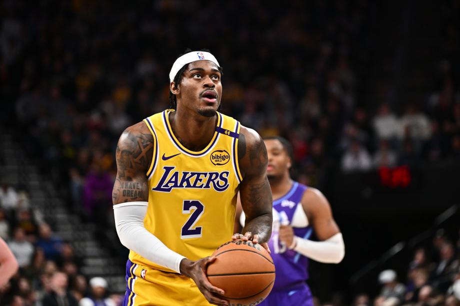 马尔卡宁32分詹姆斯18+6 爵士终结湖人6连胜