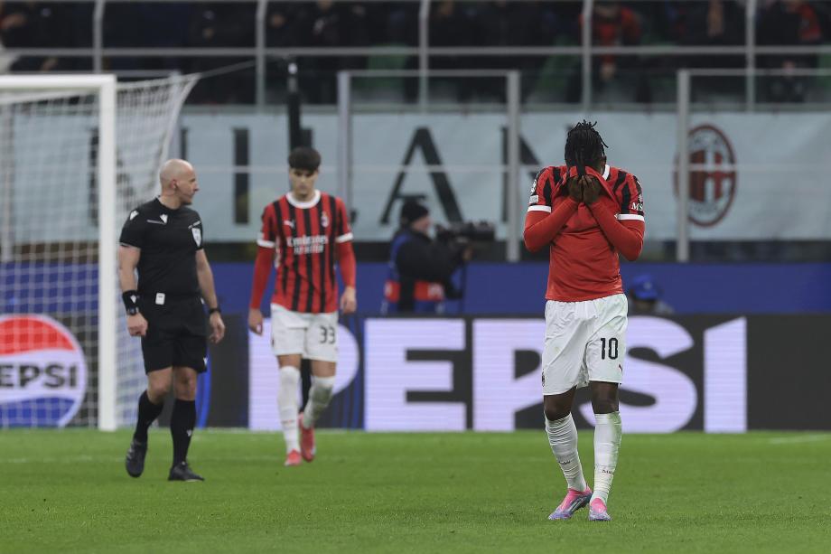 欧冠-特奥假摔红牌 10人米兰1-2费耶诺德遭淘汰