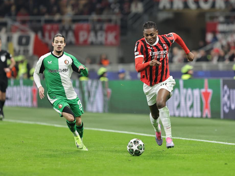 欧冠-特奥假摔红牌 10人米兰1-2费耶诺德遭淘汰