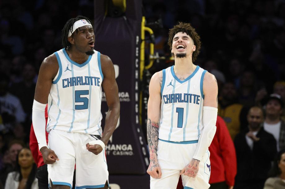 詹姆斯空砍26+7+11错失绝平三分 湖人惜败黄蜂