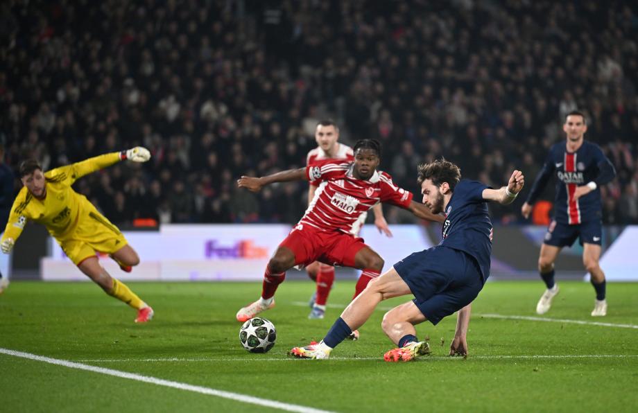 欧冠-巴黎7-0总比分10-0布雷斯特晋级16强