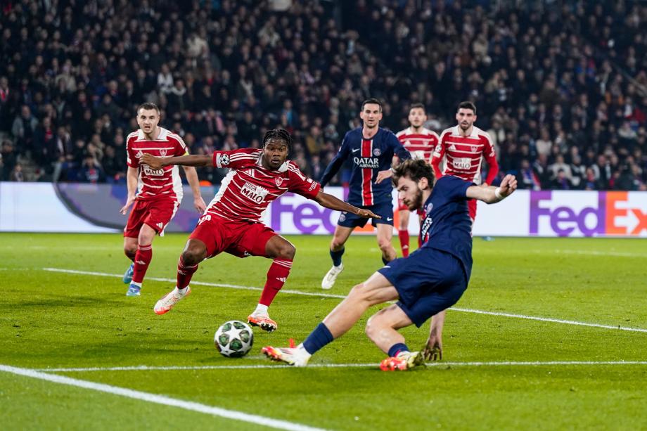 欧冠-巴黎7-0总比分10-0布雷斯特晋级16强