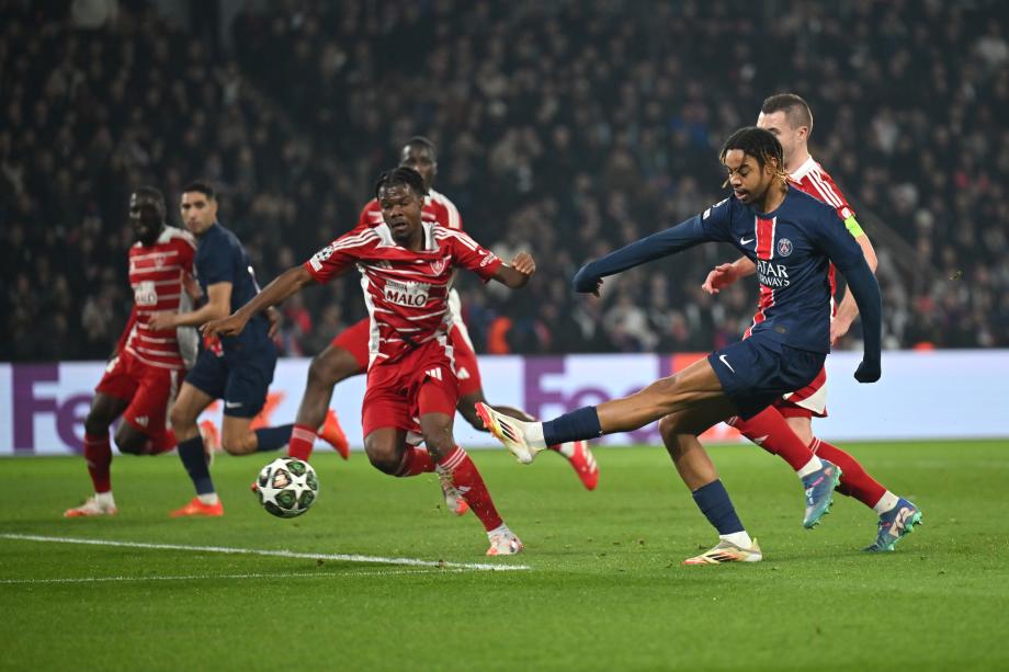 欧冠-巴黎7-0总比分10-0布雷斯特晋级16强