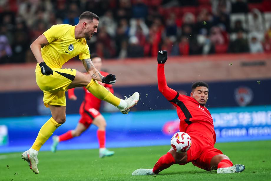 徐新妙传古斯塔沃双响 上海海港3-1深圳新鹏城