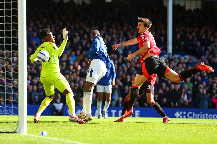 B费破门 曼联客场2-2埃弗顿近10轮仅2胜