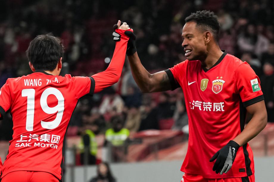 徐新妙传古斯塔沃双响 上海海港3-1深圳新鹏城