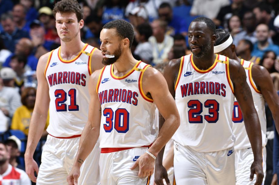 库里狂轰56分命中12记三分 勇士擒魔术取5连胜