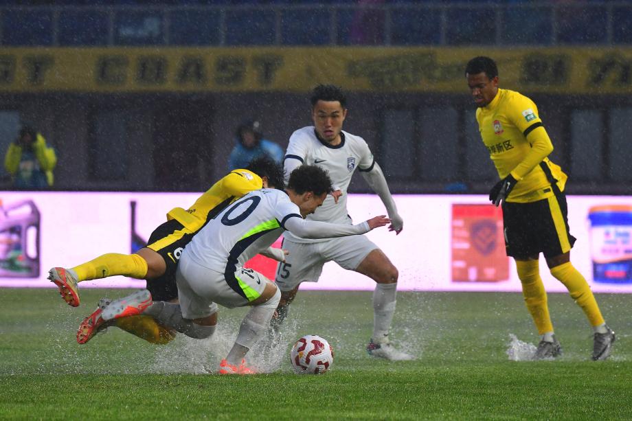 段刘愚破门阿齐兹闪击 青岛西海岸2-0武汉三镇