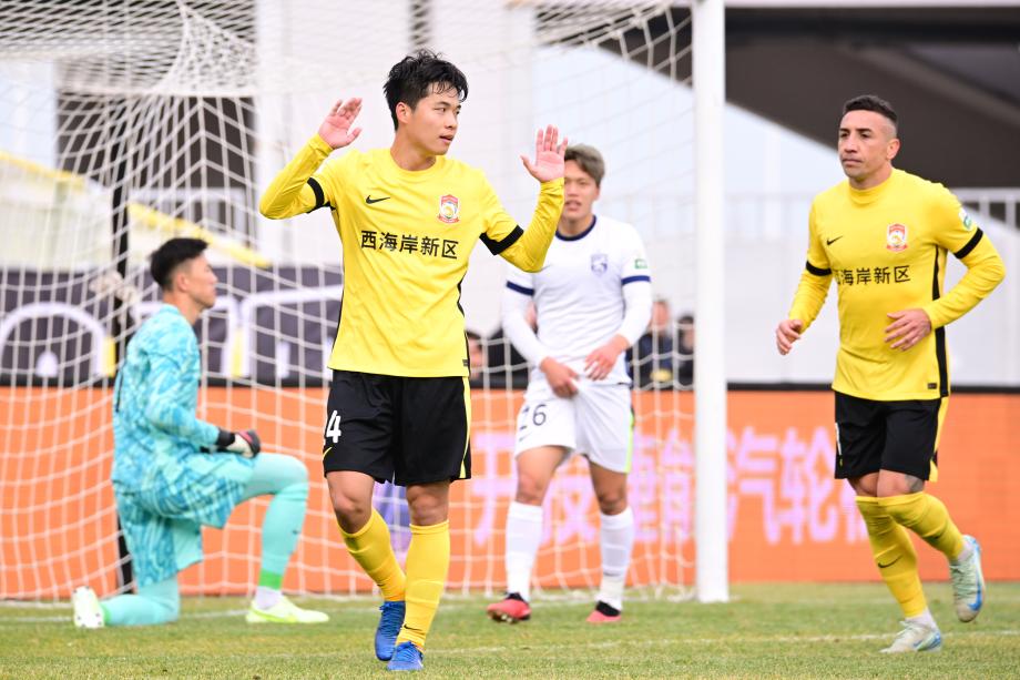 段刘愚破门阿齐兹闪击 青岛西海岸2-0武汉三镇