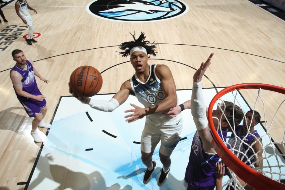 NBA常规赛：爱德华兹41分 爵士102-128森林狼