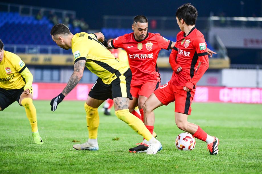 李新翔2传1射阿齐兹双响 海港3-3战平西海岸