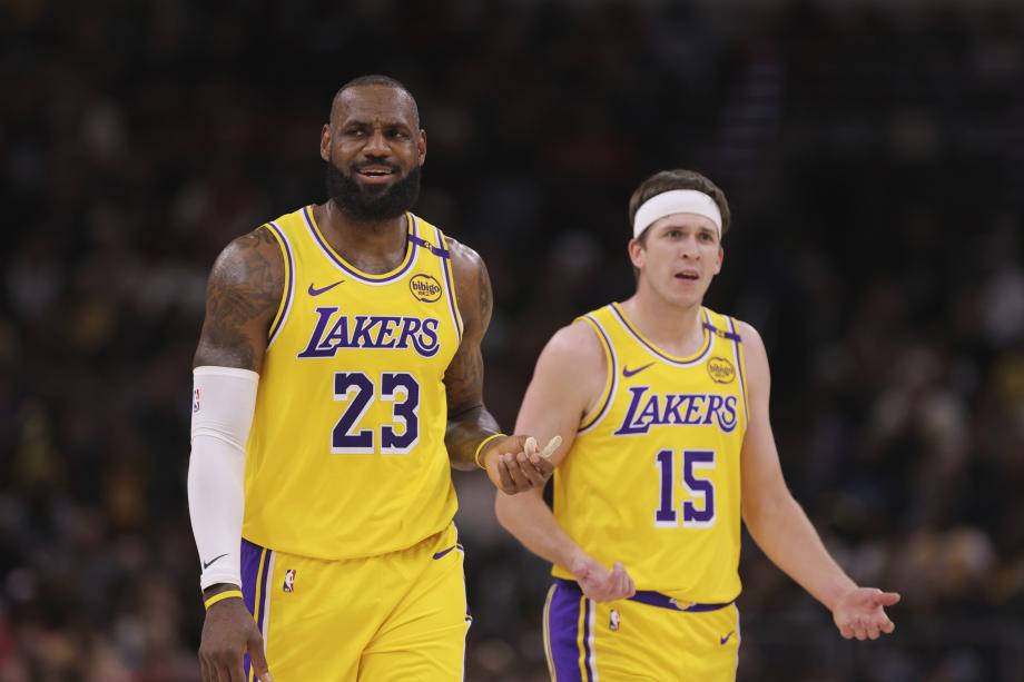 吉迪超远三分压哨绝杀 公牛主场逆转湖人