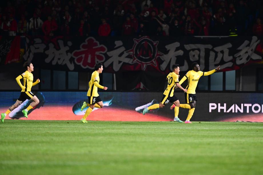 李新翔2传1射阿齐兹双响 海港3-3战平西海岸