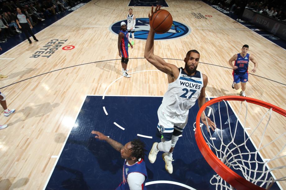 7人因冲突遭驱逐爱德华兹25+6 森林狼逆转活塞