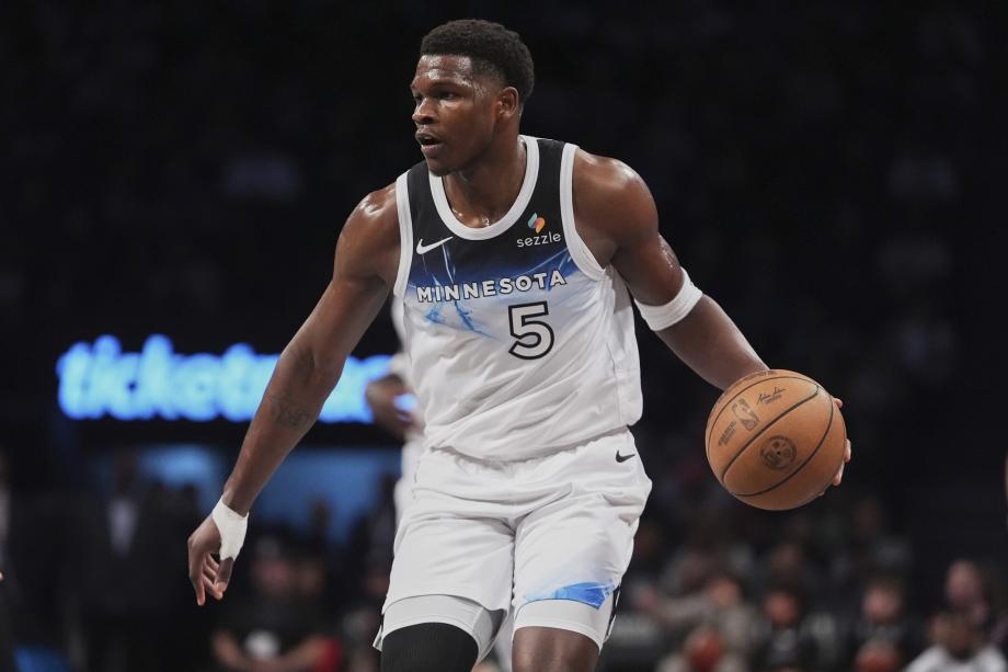 爱德华兹28+5戈贝尔21+18 森林狼轻取篮网