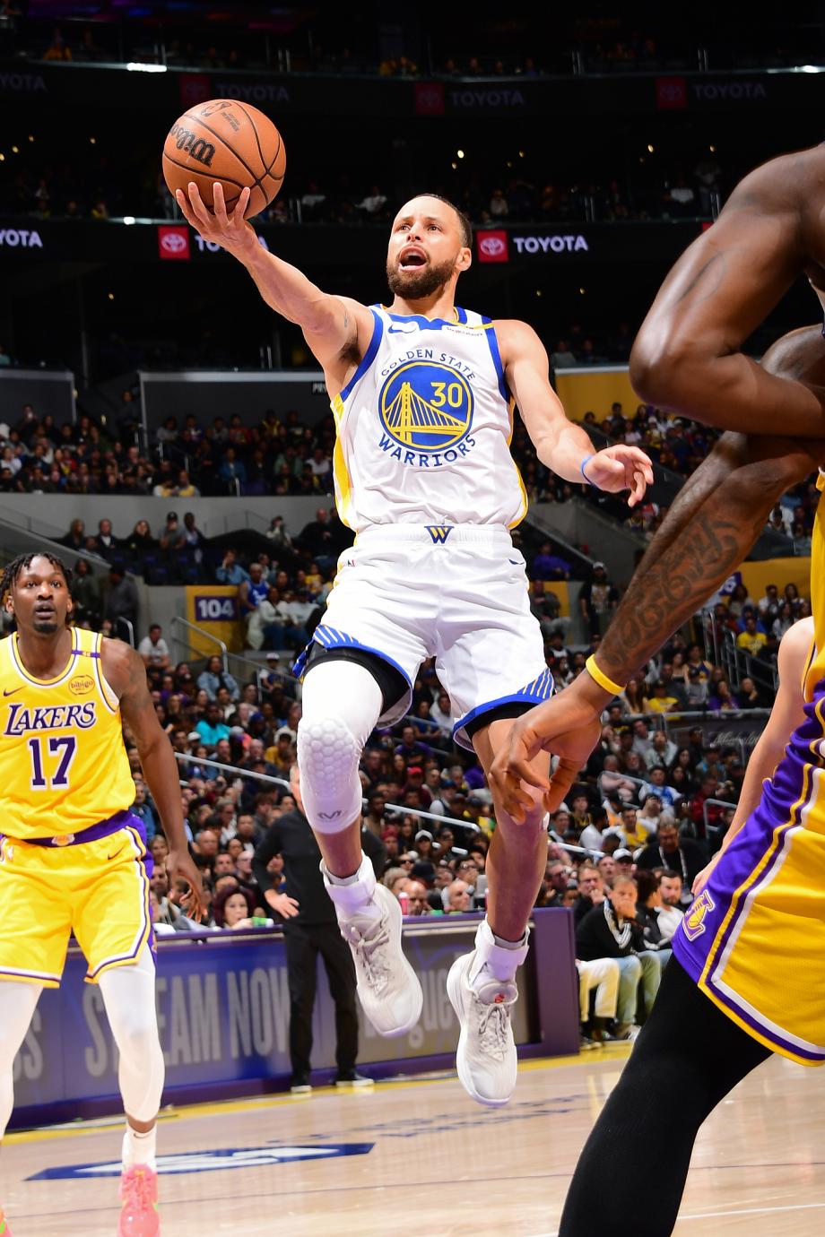 库里37+6詹姆斯33+5+9 勇士拒绝横扫力克湖人