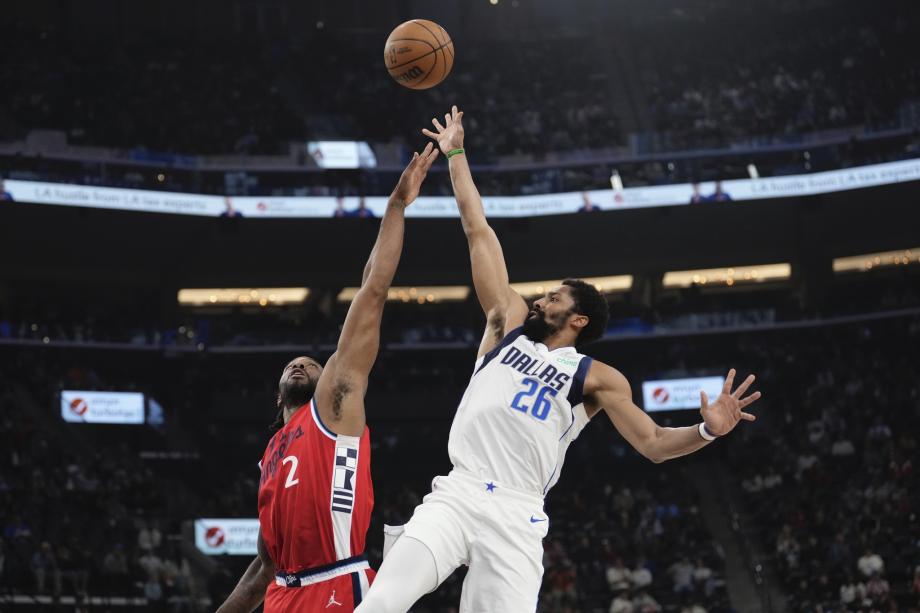 莱昂纳德20分祖巴茨两双 快船大胜独行侠三连胜