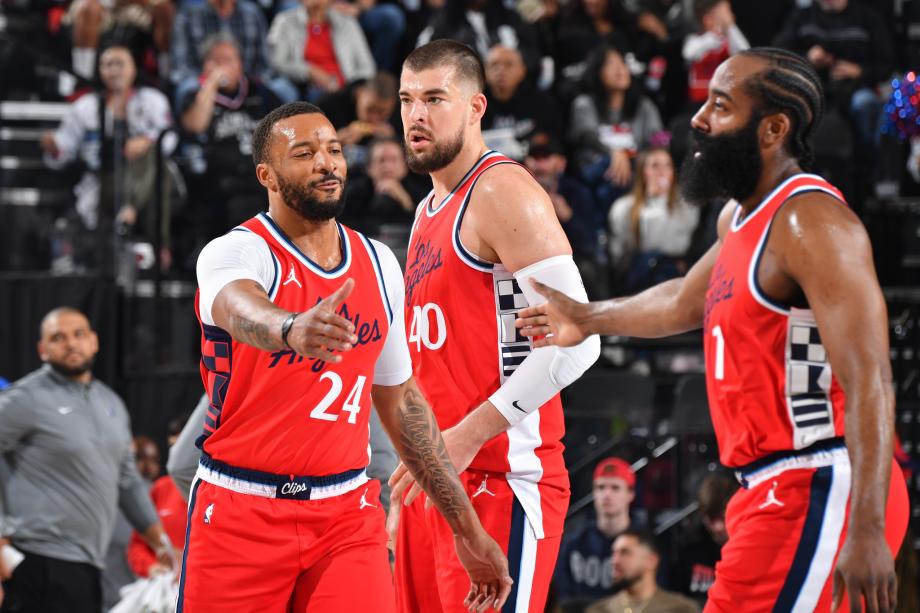 莱昂纳德20分祖巴茨两双 快船大胜独行侠三连胜