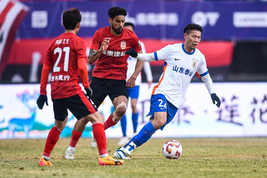 李源一两送助攻克雷桑进球 山东客场胜长春