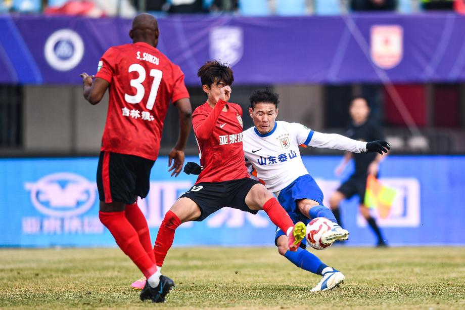 李源一两送助攻克雷桑进球 山东客场胜长春