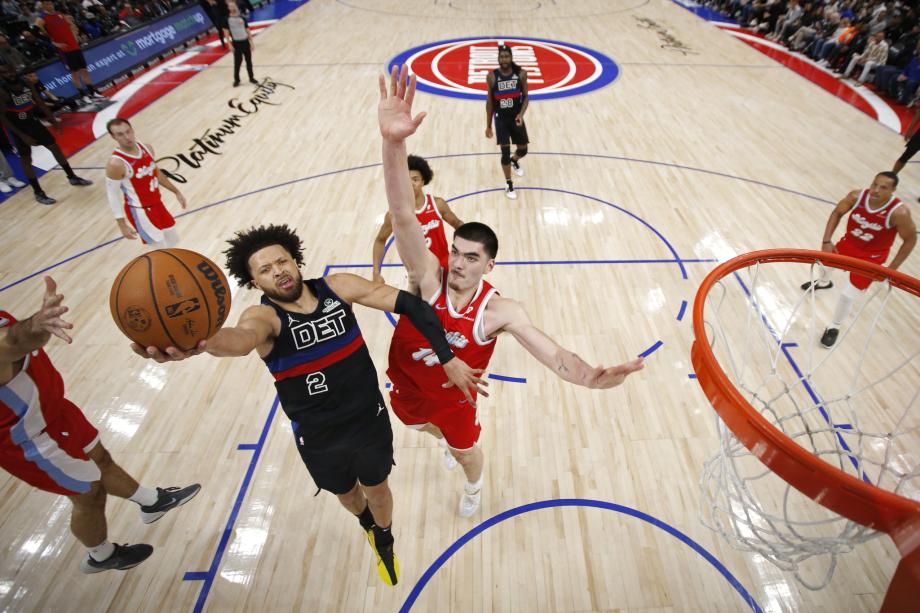 贝恩38分坎宁安复出空砍25+9 灰熊客场力拔活塞