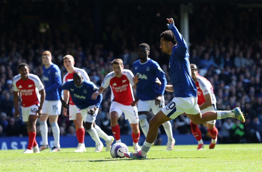 英超-特罗萨德破门 阿森纳1-1埃弗顿距榜首11分