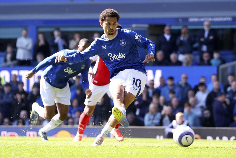 英超-特罗萨德破门 阿森纳1-1埃弗顿距榜首11分