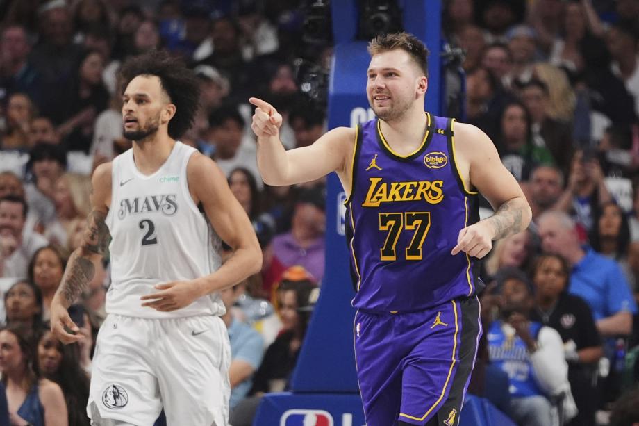 东契奇砍45分浓眉仅13分 湖人力克独行侠