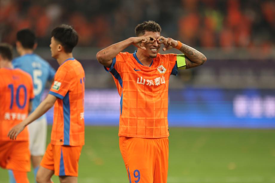 李源一破门三外援传射 泰山4-0大胜新鹏城