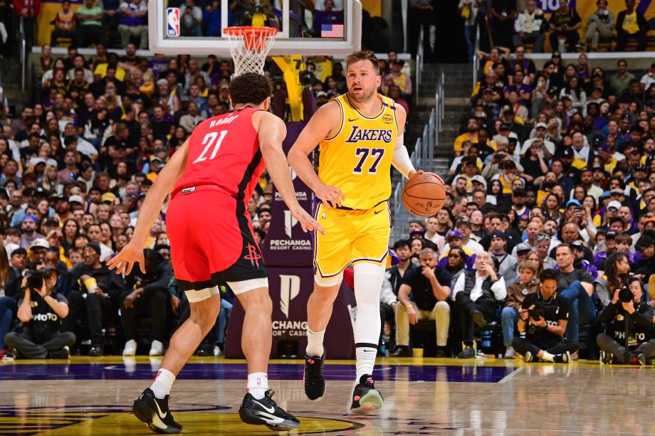 东契奇39+8詹姆斯14+8 湖人大胜火箭锁定西部第三