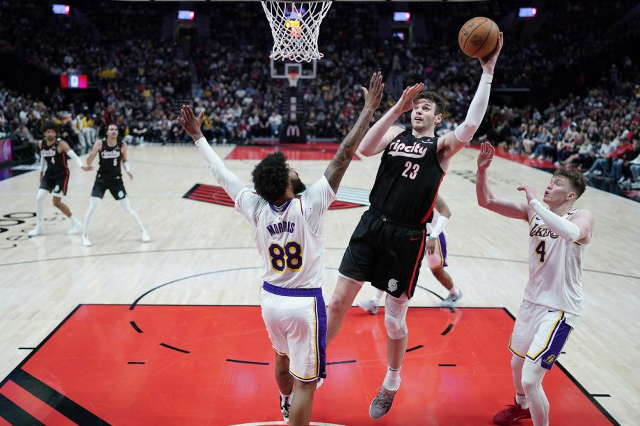 克内克特27分8板 湖人客场不敌开拓者