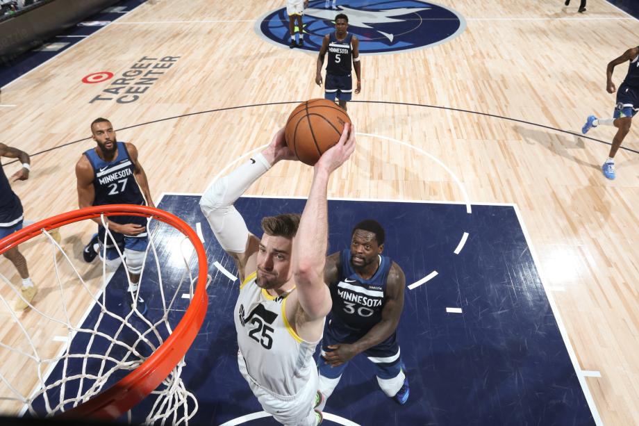 爱德华兹43分 森林狼胜爵士西部第六