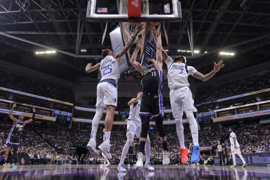 NBA附加赛-浓眉27+9德罗赞33+7 独行侠淘汰国王