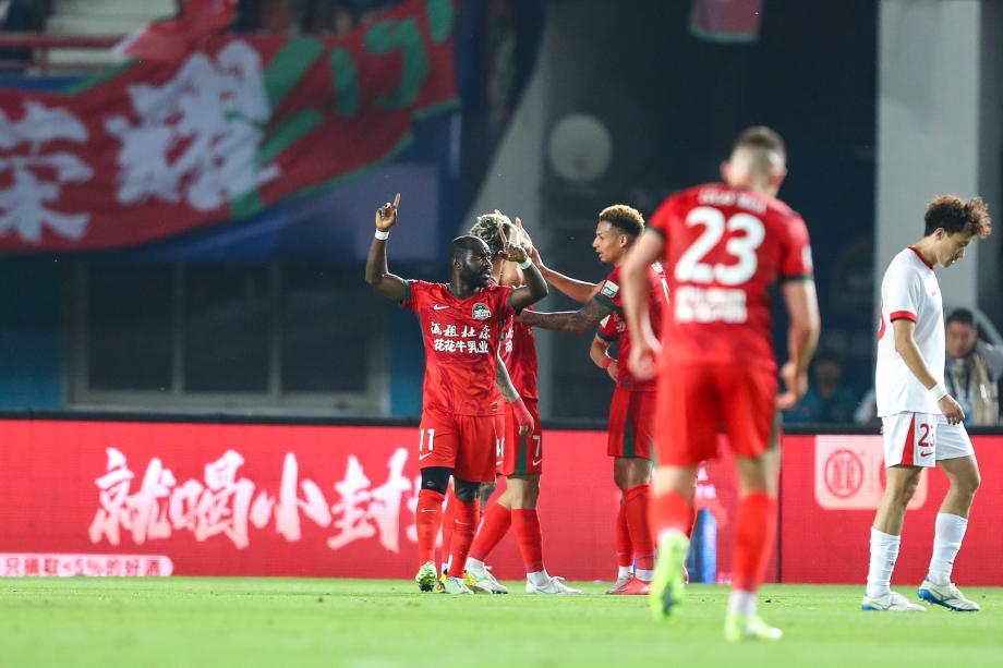 钟义浩进球阿奇姆彭破门 河南击败青岛海牛