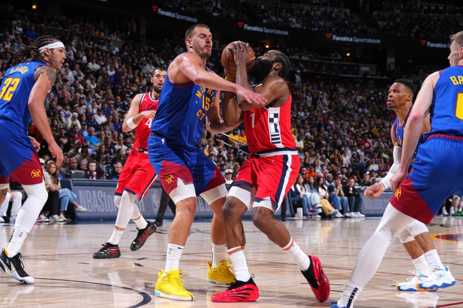 约基奇29分威少加时制胜防守 掘金险胜快船