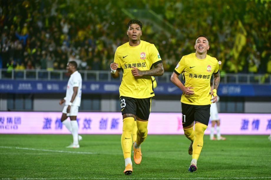 内尔松卢斯破门 青岛西海岸完胜大连英博