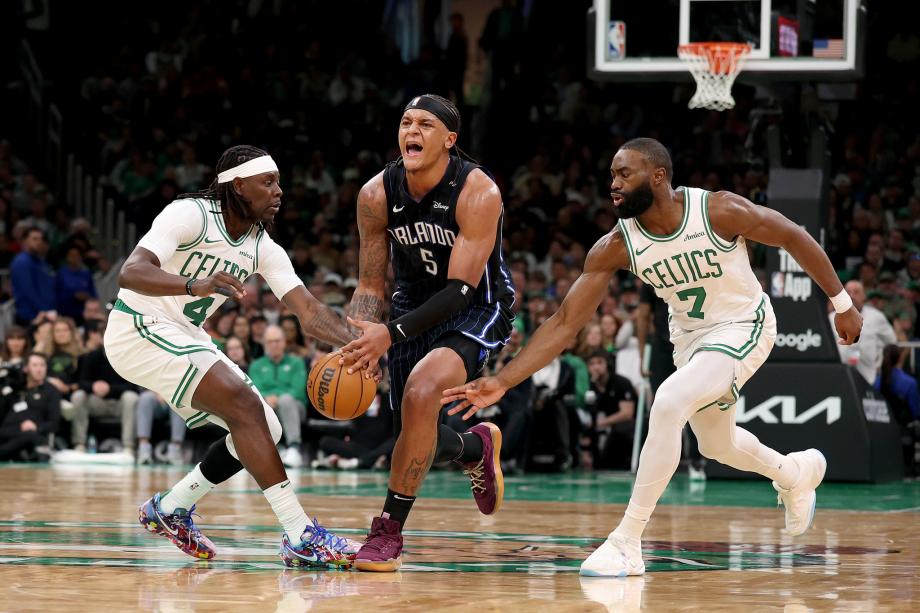 怀特30分班凯罗空砍36+11 绿军轻取魔术