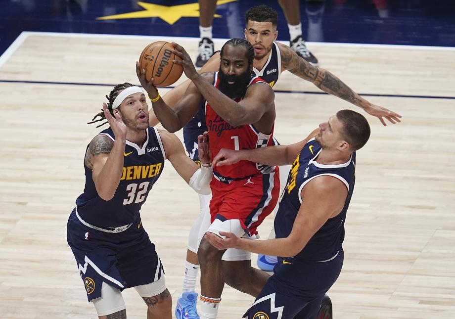 莱昂纳德39分约基奇空砍三双 快船险胜掘金