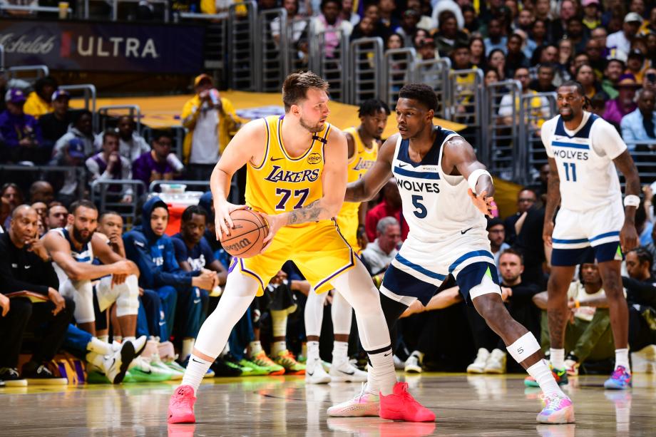 东契奇31+12+9詹姆斯21+11 湖人力擒森林狼