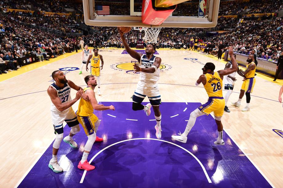 东契奇31+12+9詹姆斯21+11 湖人力擒森林狼