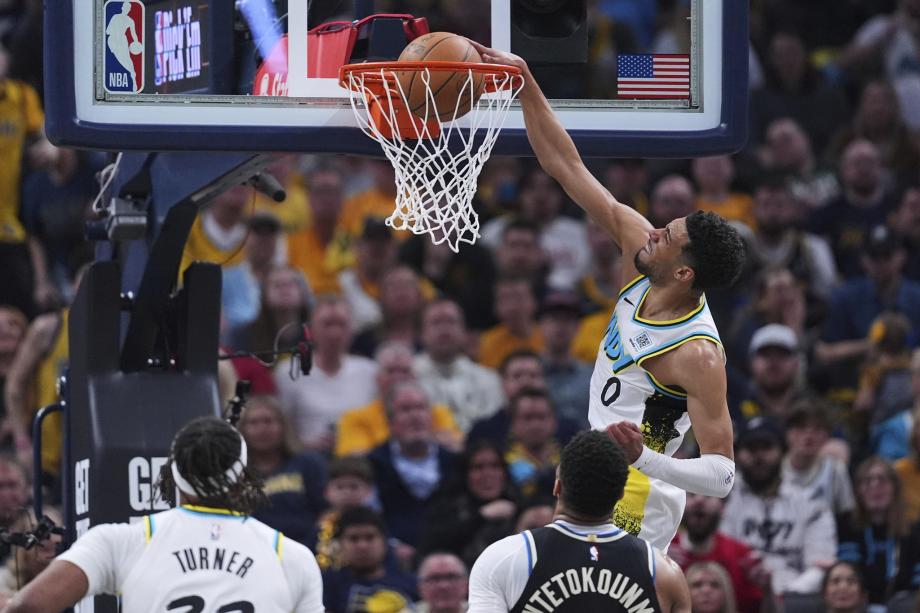 哈利伯顿21+12字母哥34分 步行者再擒雄鹿