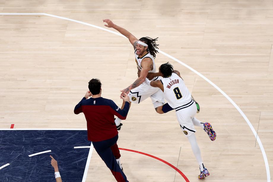 约基奇两双戈登压哨扣篮绝杀 掘金险胜快船