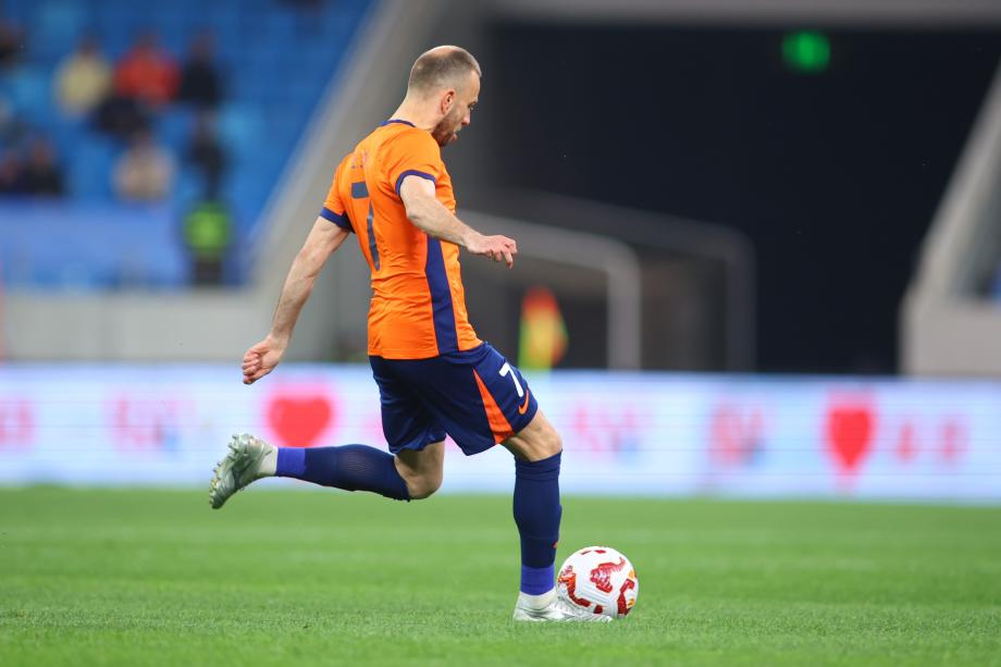 中超-恩戈姆破门 青岛海牛1-1战平梅州客家