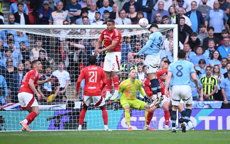 刘易斯格瓦迪奥尔破门 曼城2-0进足总杯决赛