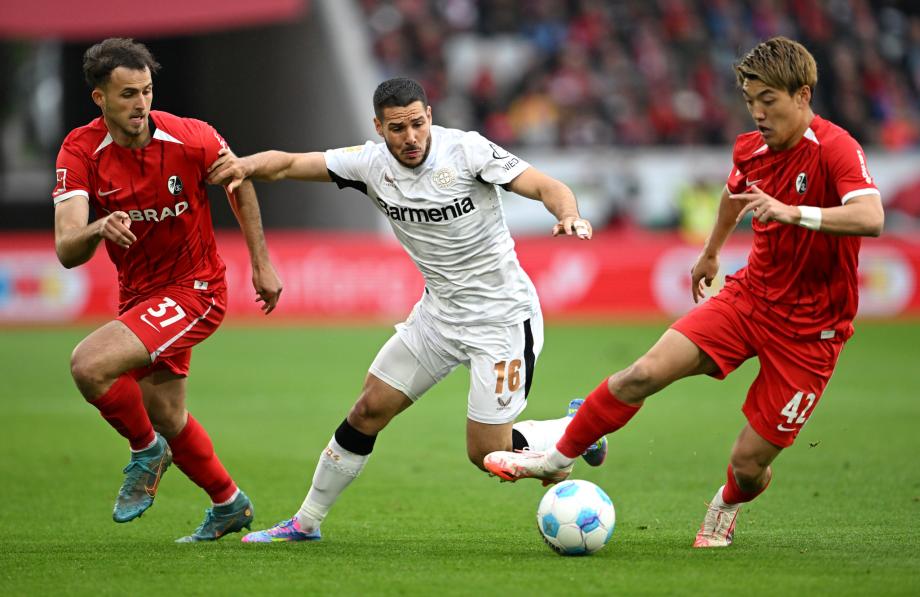 勒沃库森2-2平送拜仁提前夺冠 凯恩迎生涯首冠