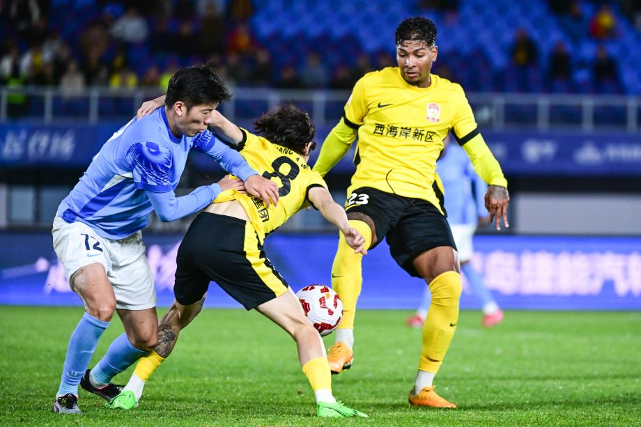 内尔松卢斯中柱 青岛西海岸0-0深圳新鹏城