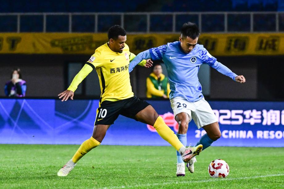 内尔松卢斯中柱 青岛西海岸0-0深圳新鹏城