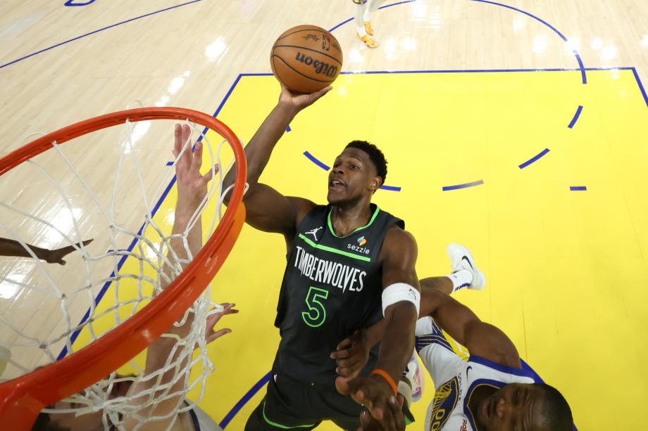 爱德华兹36分巴特勒33分 森林狼险胜勇士