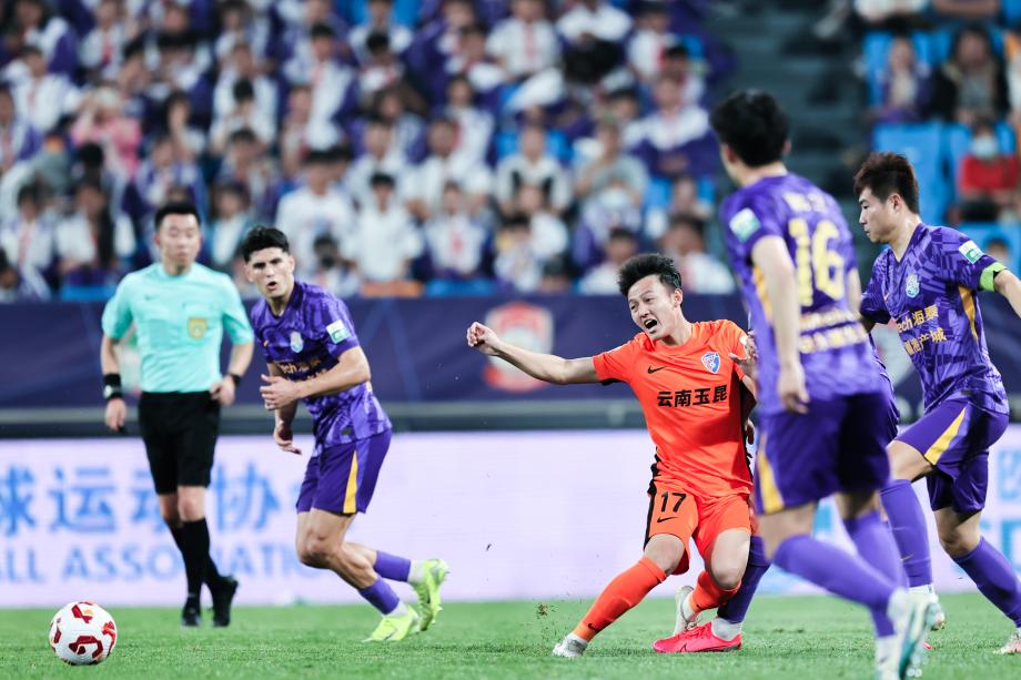 韩子龙挑射制胜 云南玉昆1-0客胜天津津门虎